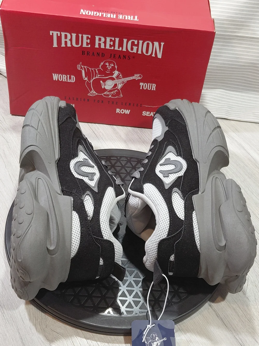 NWT True Religion Men's Cole Jogger Black & Grey Chunky Runner Sneakers Size M10